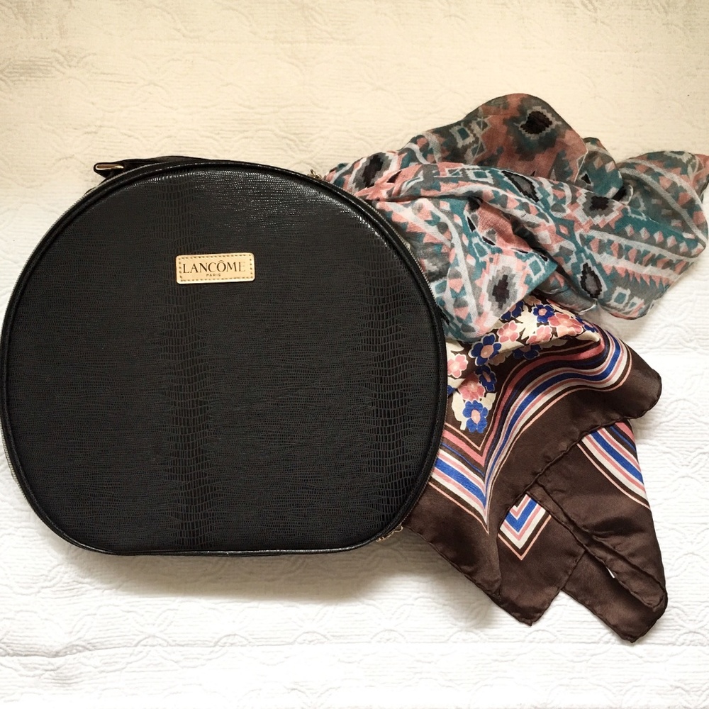 [LANCOME] Black makeup storage bag animal print